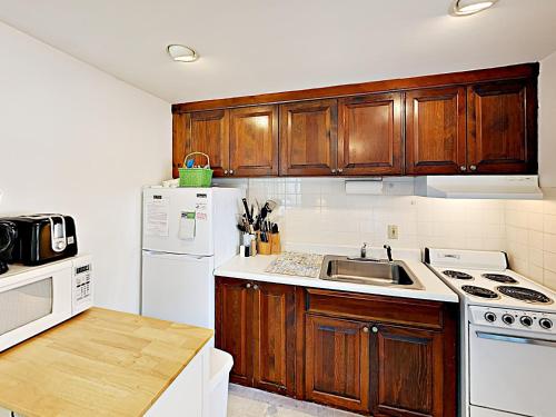 Dennisport Duplex by the Beach - image 2