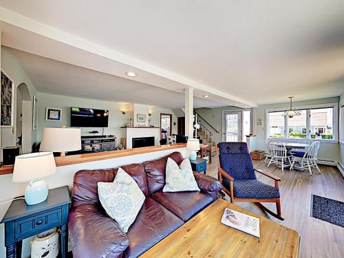 Oceanside Hyannis Beach House - image 4