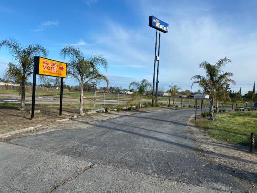 . Valley Motel