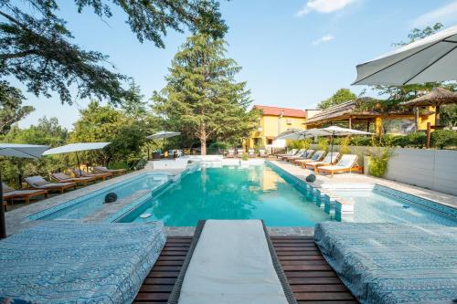 Swimming pool, LAS PRINCESAS Cabanas frente al rio in Los Reartes