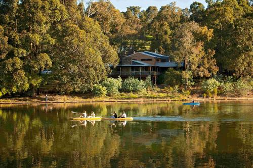 Evedon Lakeside Retreat Burekup