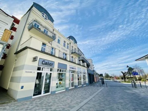 Ostseeliebe, direkt an der Promenade in Warnemünde, Deutschland