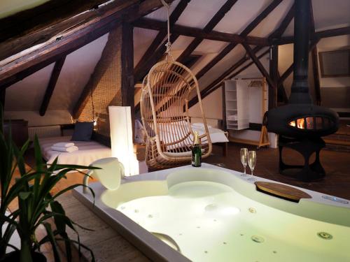 Penzion Kamenne Slunce in ใจกลางเมืองเตลช์