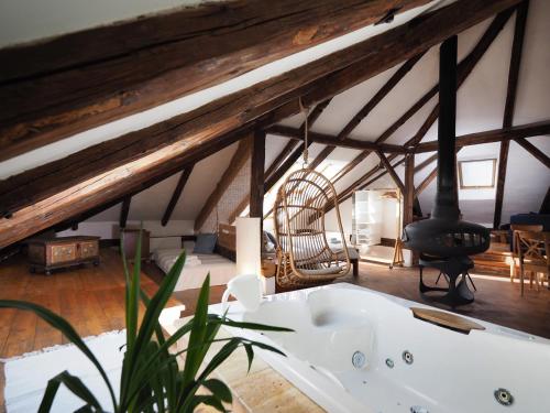 Penzion Kamenne Slunce in ใจกลางเมืองเตลช์