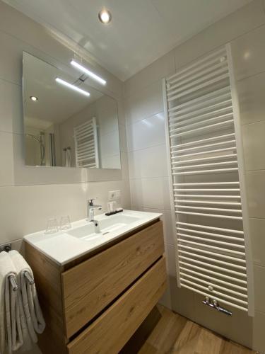 4 twin beds