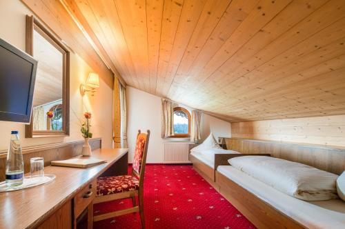 2 twin beds
