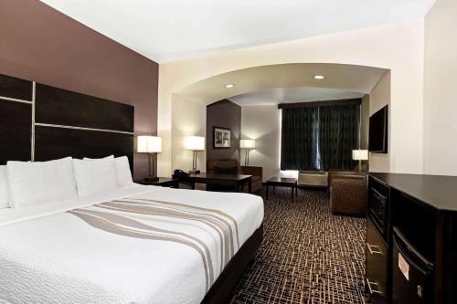 La Quinta by Wyndham Denver Gateway Park - image 9