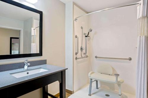 La Quinta by Wyndham Cedar City - image 11