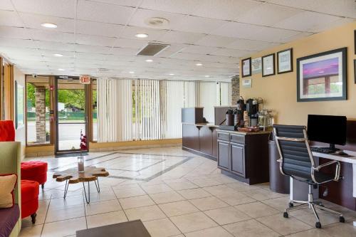 Pocono Inn & Banquet - Stroudsburg - 로비