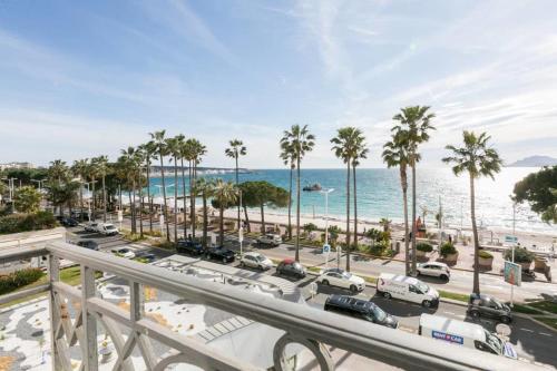 MAGNIFICENT STUDIO CROISETTE CANNES FACING THE SEA