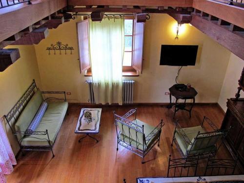 Podere Caldaruccio La Pineta - 26 people Cottage & Villa - image 14