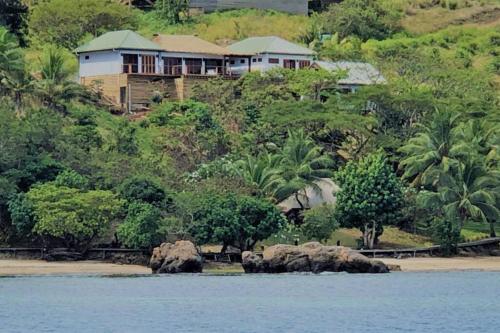 Private Oceanfront Fijian Villa Sleeps 8