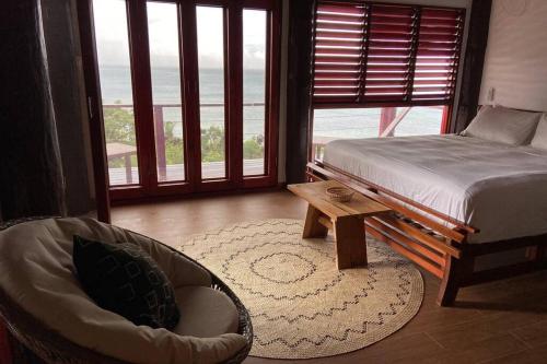 Private Oceanfront Fijian Villa Sleeps 8