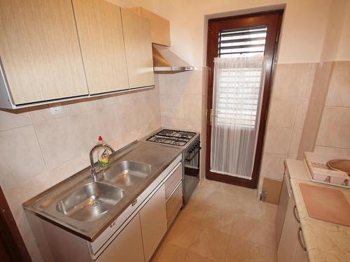 Comfortable apartment close to the beach - image 3