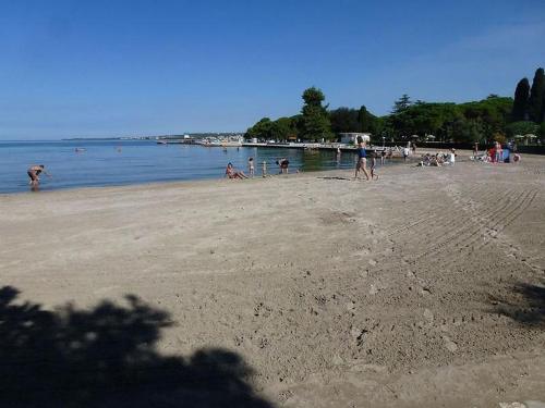 Comfortable apartment close to the beach - image 12