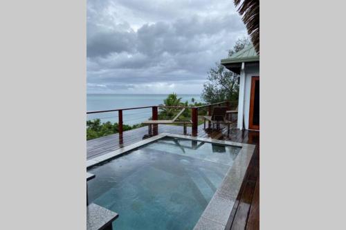 Private Oceanfront Fijian Villa Sleeps 8