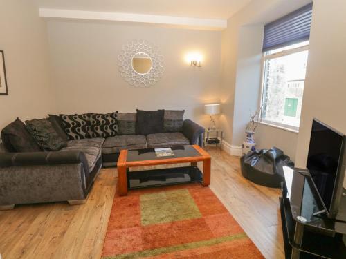 48 Oak Street - image 2