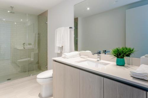 New2019 SW CornerSuite with WaterViews 9th Floor - image 9