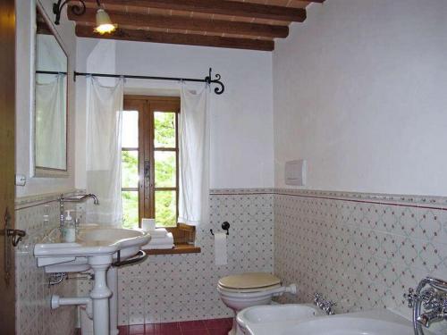 Podere Caldaruccio La Pineta for 18 people - image 4