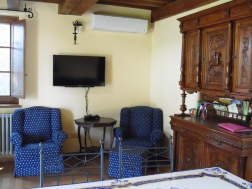 Podere Caldaruccio La Pineta for 18 people - image 8