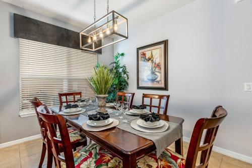 Elderberry Villa- 4 bedroom family vacation home with a game room and private pool & spa - image 3