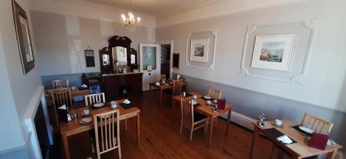 Brooke House - image 8