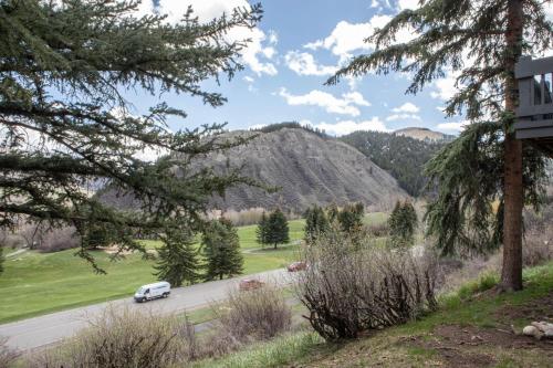124 Ridgepoint Townhomes Townhouse - image 2