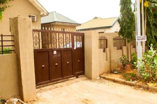 A private Cozy One Bedroom Apartment located in Suncity Estate Galadimawa Abuja