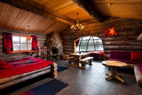 Kakslauttanen Arctic Resort - Igloos and Chalets - image 10