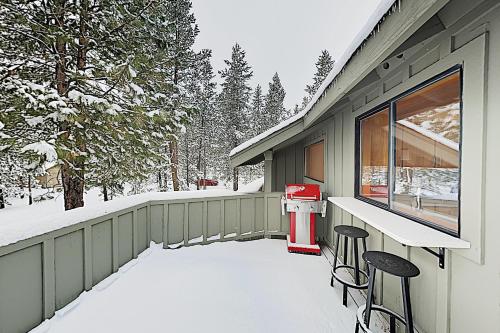 New Listing! Quiet Home with Hot Tub & SHARC Passes home - image 2