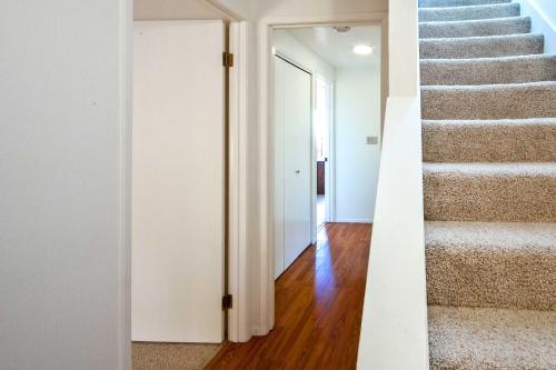 Tahoe City Condo - Walk to Beach and 9 Miles to Ski! - image 5