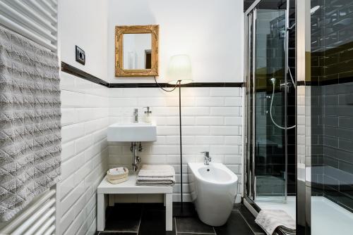 Double Room with Private Bathroom image 4