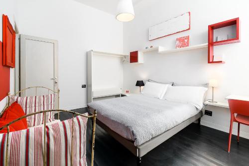 Double Room with Balcony and Private Bathroom image 8