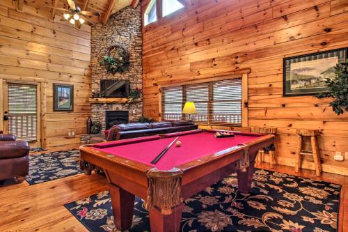 Smoky Mountain Cabin about 5 Mi to Pigeon Forge in Sevierville, USA