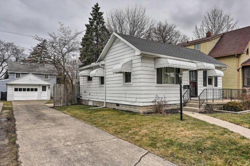 Cozy Toledo Home with Fire Pit, Steps to Lake Eerie!