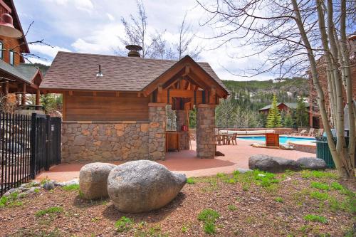 8480 Dakota Lodge Condo - main image