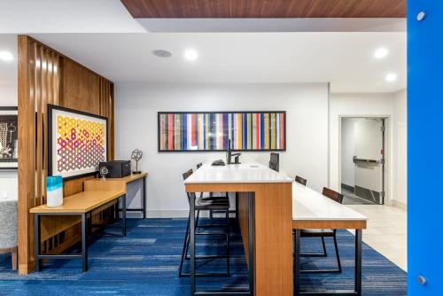 設施, 智選假日酒店及套房－聖塔安娜橙縣－洲際酒店集團旗下 (Holiday Inn Express & Suites Santa Ana - Orange County By IHG) in 聖塔安那 (CA)