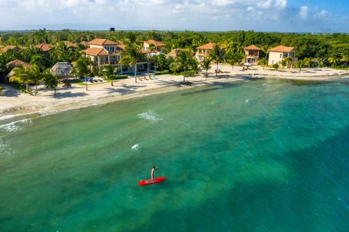 pludmale, Sirenian Bay Resort -Villas & All Inclusive Bungalows in Surfside