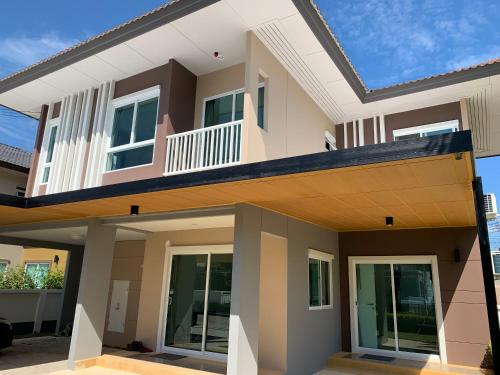Exterior view, Saransiri - 3 bedroom villa with private pool, office room & fast Wi-fi near British International School Phuket