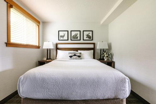 Pyramid Lake Resort