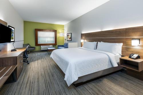 Holiday Inn Express & Suites Junction an IHG Hotel - image 9
