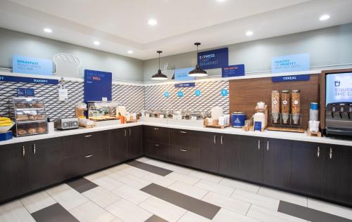 Holiday Inn Express Prescott an IHG Hotel - image 7