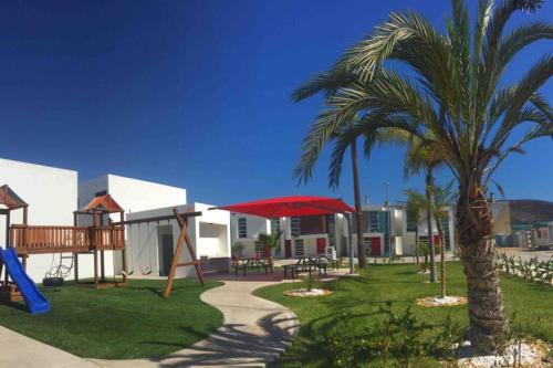 #CasaMare - Privada a una cuadra del mar con AC in Playa Ensenada