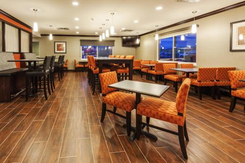 Foto - Holiday Inn Express & Suites Rapid City, an IHG Hotel