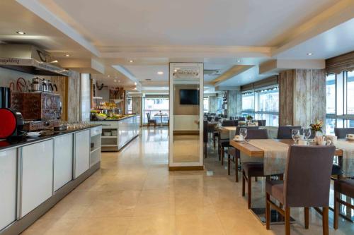 Dies Hotel - image 11