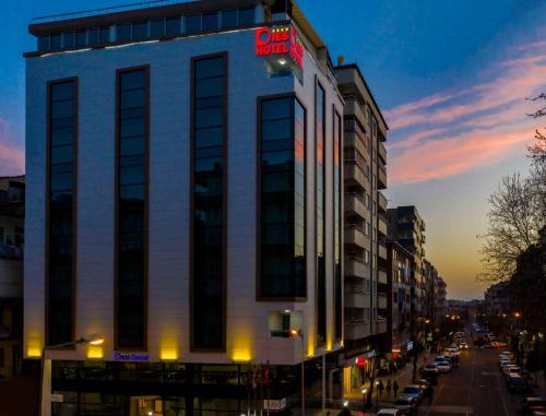 Dies Hotel - image 13