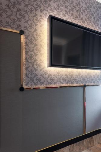 Small Double Room with French Bed image 3