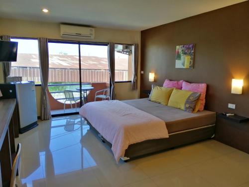 B&B Phra Nakhon Si Ayutthaya - ศรีกรุงดีลักซ์โฮเตล - Bed and Breakfast Phra Nakhon Si Ayutthaya