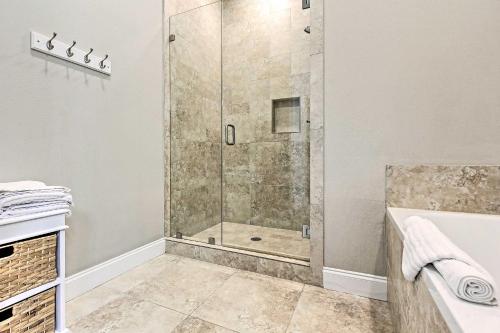 Luxurious Alerio Condo with Private Beach Access! - image 11