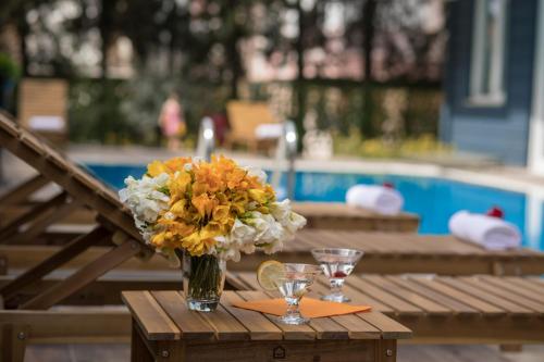 Elanis Suites - image 10